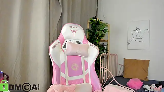 Snapshot of Nicole_Charm chatting on November 10, 2025, 6:24 pm Nicole Charm online show from November 10, 2025, 6:24 pm