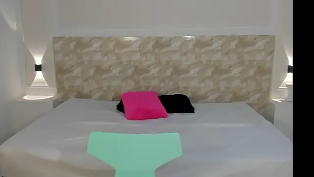 AliceRoss0 online show from November 22, 2025, 8:18 pm