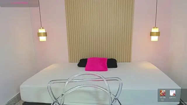 AliceRoss0 online show from April 4, 2026, 8:26 pm