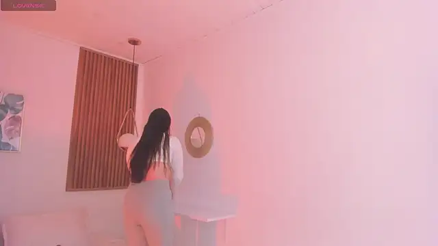 TiffanyWright online show from January 19, 2026, 1:04 pm