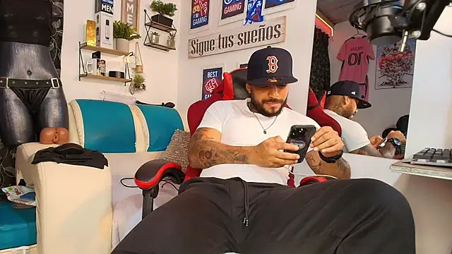 Leenar Key online show from January 16, 2026, 10:25 pm