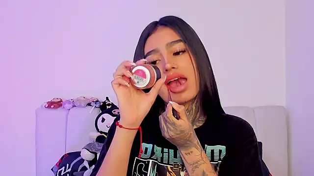 shadowcatt  online show from April 25, 2026, 11:46 pm