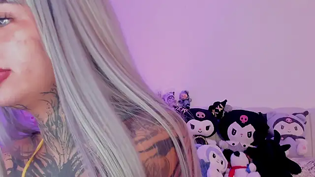 shadowcatt  online show from November 17, 2025, 8:02 pm