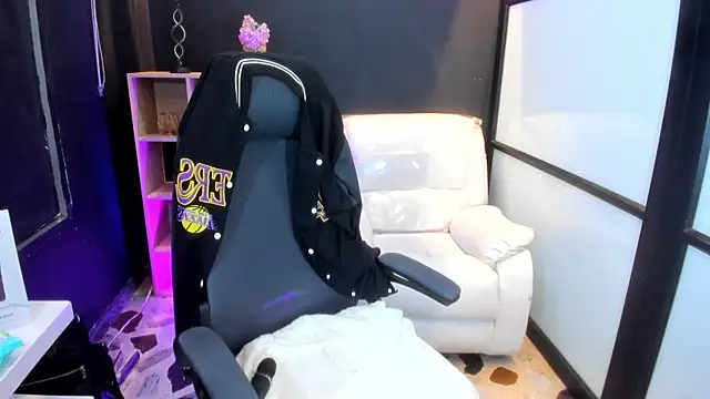 TifanyWhite  online show from March 14, 2025, 11:22 pm