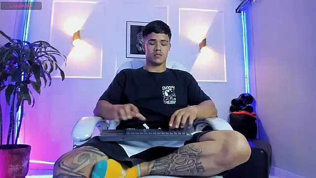 Rob saenz  online show from November 10, 2025, 3:06 pm