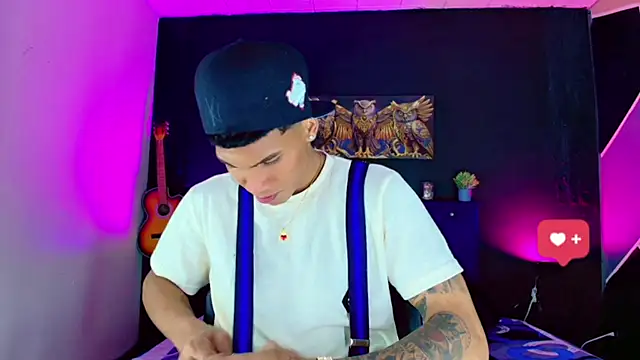 Snapshot of Damian_latinxxx chatting on February 26, 2025, 3:03 am Damian latinxxx online show from February 26, 2025, 3:03 am