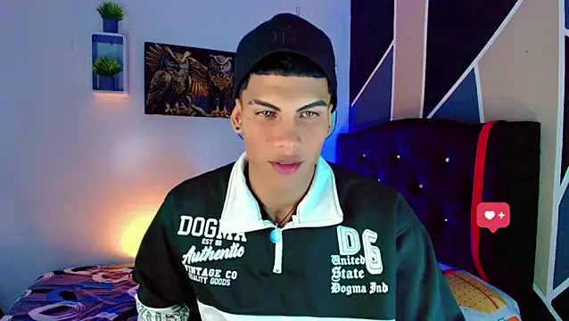 Snapshot of Damian_latinxxx chatting on March 15, 2025, 2:23 pm Damian latinxxx online show from March 15, 2025, 2:23 pm