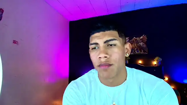 Snapshot of Damian_latinxxx chatting on March 2, 2025, 8:48 am Damian latinxxx online show from March 2, 2025, 8:48 am