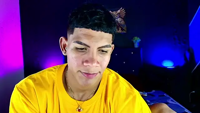 Snapshot of Damian_latinxxx chatting on March 4, 2025, 3:11 am Damian latinxxx online show from March 4, 2025, 3:11 am