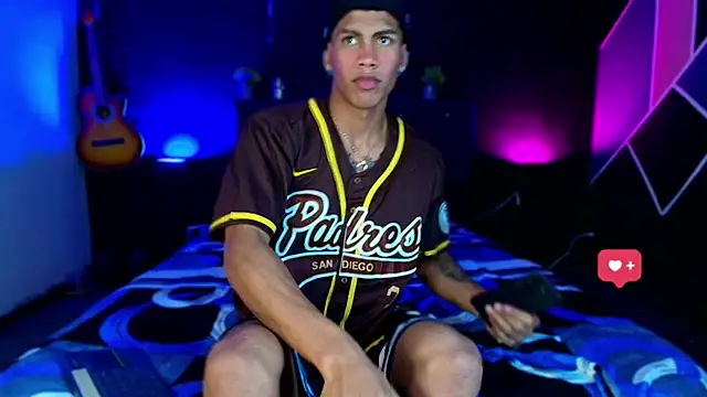 Snapshot of Damian_latinxxx chatting on February 25, 2025, 3:09 am Damian latinxxx online show from February 25, 2025, 3:09 am