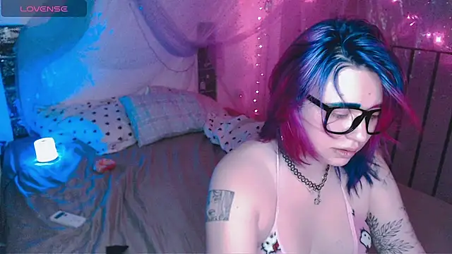 candy lina online show from May 12, 2026, 8:26 pm
