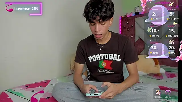 Snapshot of Santy_carrington chatting on November 22, 2025, 9:24 pm Santy carrington online show from November 22, 2025, 9:24 pm