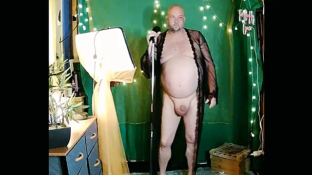 ShamelessMan online show from May 1, 2026, 7:41 pm