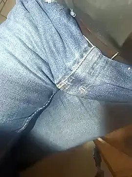 Snapshot of franko1987 chatting on February 25, 2025, 5:30 am franko1987 online show from February 25, 2025, 5:30 am