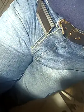 Snapshot of franko1987 chatting on February 17, 2025, 2:17 pm franko1987 online show from February 17, 2025, 2:17 pm