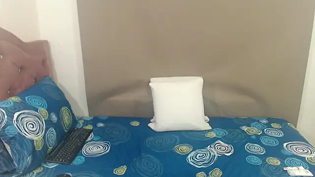 Snapshot of kimberlyjamexxx chatting on February 27, 2026, 4:23 am kimberlyjamexxx online show from February 27, 2026, 4:23 am