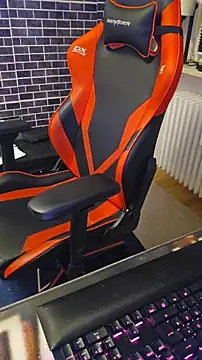 PupW0lfy online show from February 13, 2026, 6:52 pm