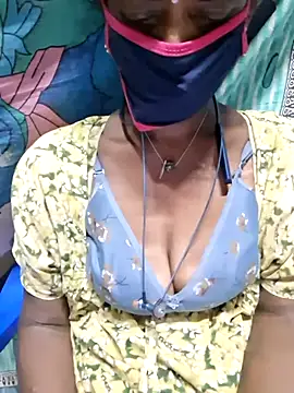 Snapshot of Tamil--Rani chatting on October 13, 2025, 3:13 pm Tamil--Rani online show from October 13, 2025, 3:13 pm