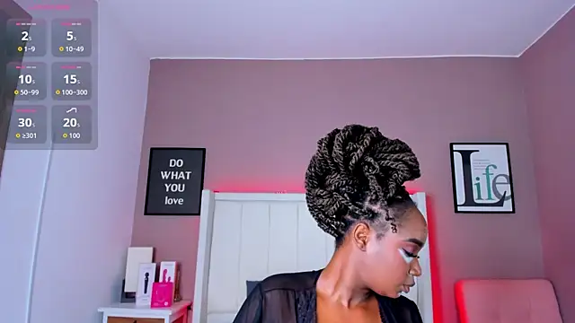 Snapshot of Britanymooree chatting on January 7, 2026, 7:30 pm Britanymooree online show from January 7, 2026, 7:30 pm