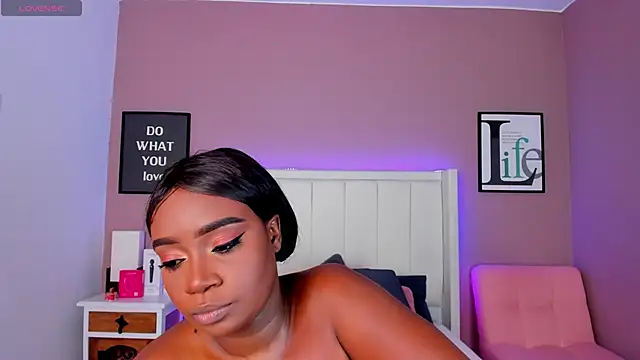 Snapshot of Britanymooree chatting on November 5, 2025, 7:28 pm Britanymooree online show from November 5, 2025, 7:28 pm