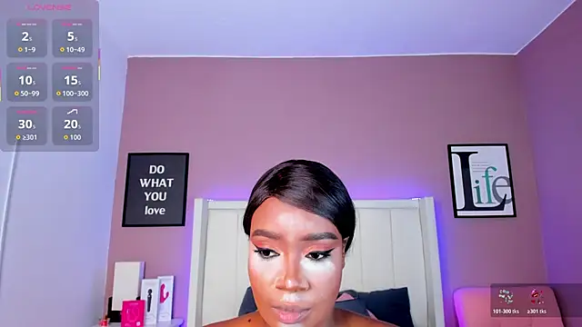 Snapshot of Britanymooree chatting on November 8, 2025, 8:23 pm Britanymooree online show from November 8, 2025, 8:23 pm