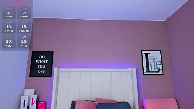 Snapshot of Britanymooree chatting on December 4, 2025, 7:57 pm Britanymooree online show from December 4, 2025, 7:57 pm