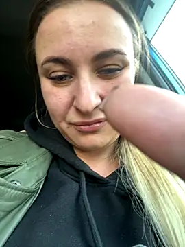 Snapshot of OlgaBuzzz chatting on October 3, 2025, 11:01 am OlgaBuzzz online show from October 3, 2025, 11:01 am