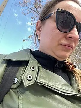 Snapshot of OlgaBuzzz chatting on March 19, 2025, 6:46 am OlgaBuzzz online show from March 19, 2025, 6:46 am