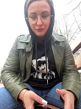 Snapshot of OlgaBuzzz chatting on March 21, 2025, 6:16 am OlgaBuzzz online show from March 21, 2025, 6:16 am