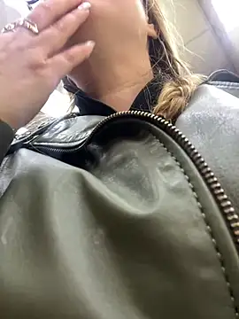 Snapshot of OlgaBuzzz chatting on March 17, 2025, 5:45 am OlgaBuzzz online show from March 17, 2025, 5:45 am