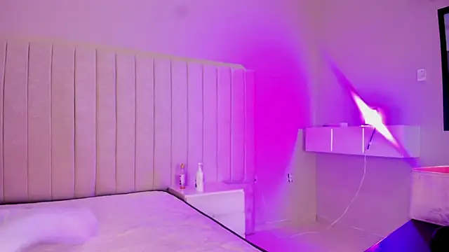 Littleolivia  online show from December 3, 2025, 12:37 pm