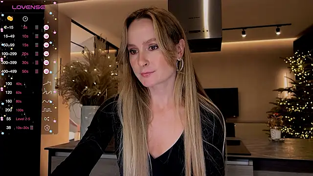 Snapshot of Peach__juice chatting on January 13, 2025, 10:45 pm Peach juice online show from January 13, 2025, 10:45 pm