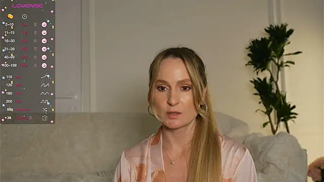 Snapshot of Peach__juice chatting on March 3, 2025, 7:28 pm Peach juice online show from March 3, 2025, 7:28 pm