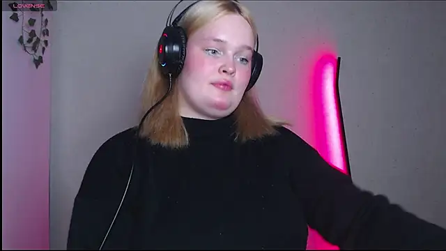 rozzhaos8 online show from October 25, 2025, 7:03 pm