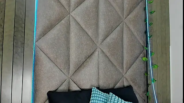 AbbyWathson online show from October 18, 2025, 7:38 pm