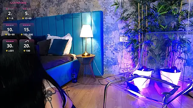 Snapshot of CreamyInkky_ chatting on February 19, 2026, 8:11 am CreamyInkky online show from February 19, 2026, 8:11 am