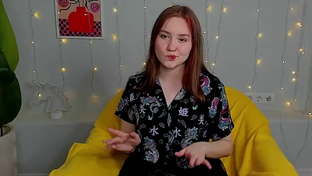 Snapshot of Sshy_Dream chatting on October 22, 2025, 8:25 am Sshy Dream online show from October 22, 2025, 8:25 am