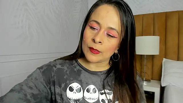 Daphne81  online show from February 21, 2025, 2:17 am