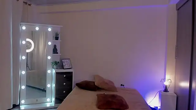 Snapshot of SavannahWildee chatting on March 14, 2025, 12:10 am SavannahWildee online show from March 14, 2025, 12:10 am