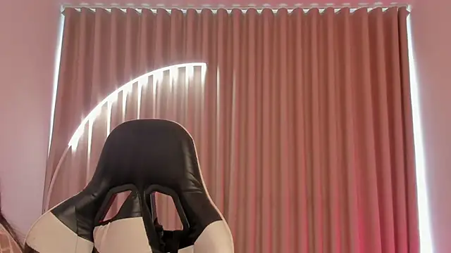 Snapshot of SavannahWildee chatting on October 8, 2025, 12:17 pm SavannahWildee online show from October 8, 2025, 12:17 pm