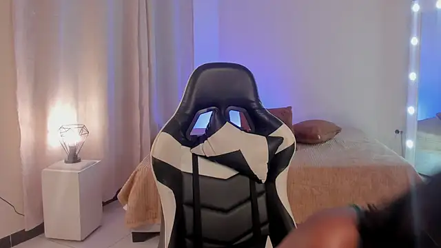 Snapshot of SavannahWildee chatting on January 21, 2025, 11:13 am SavannahWildee online show from January 21, 2025, 11:13 am