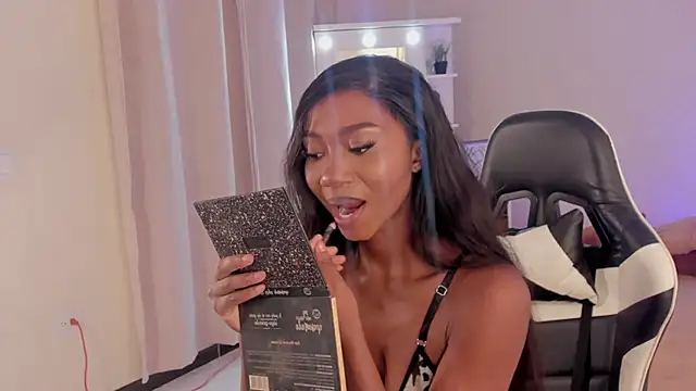 Snapshot of SavannahWildee chatting on March 10, 2025, 6:34 pm SavannahWildee online show from March 10, 2025, 6:34 pm