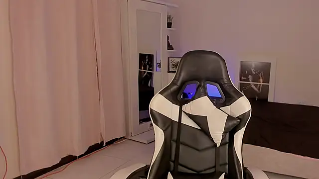 Snapshot of SavannahWildee chatting on December 19, 2024, 2:02 pm SavannahWildee online show from December 19, 2024, 2:02 pm