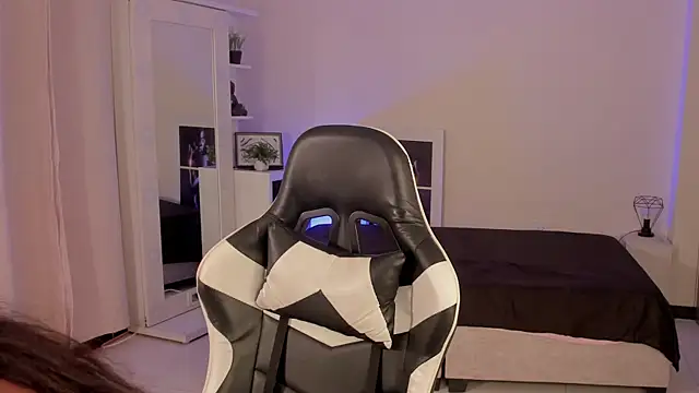 Snapshot of SavannahWildee chatting on December 19, 2024, 9:27 pm SavannahWildee online show from December 19, 2024, 9:27 pm