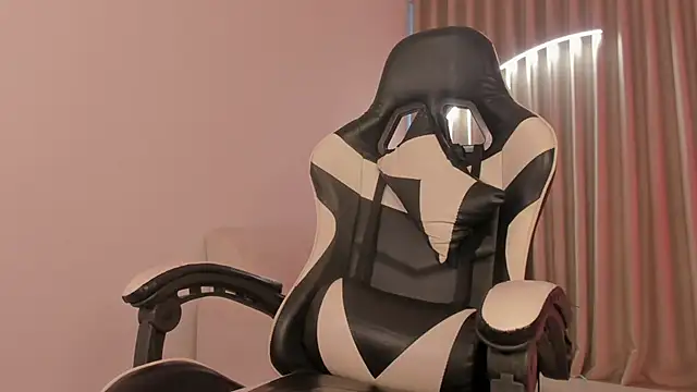 Snapshot of SavannahWildee chatting on October 4, 2025, 11:23 am SavannahWildee online show from October 4, 2025, 11:23 am