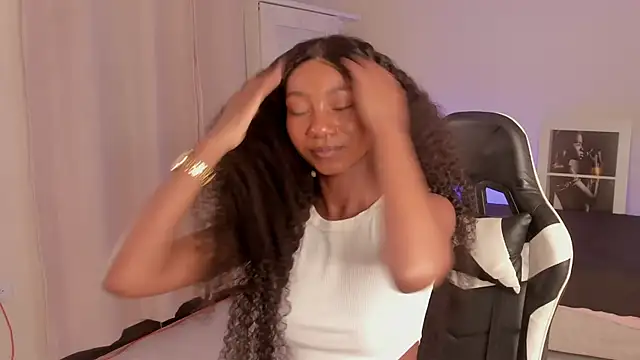 Snapshot of SavannahWildee chatting on December 21, 2024, 9:25 pm SavannahWildee online show from December 21, 2024, 9:25 pm