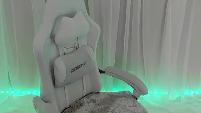 Snapshot of PorchaPlay chatting on February 1, 2025, 2:16 am PorchaPlay online show from February 1, 2025, 2:16 am