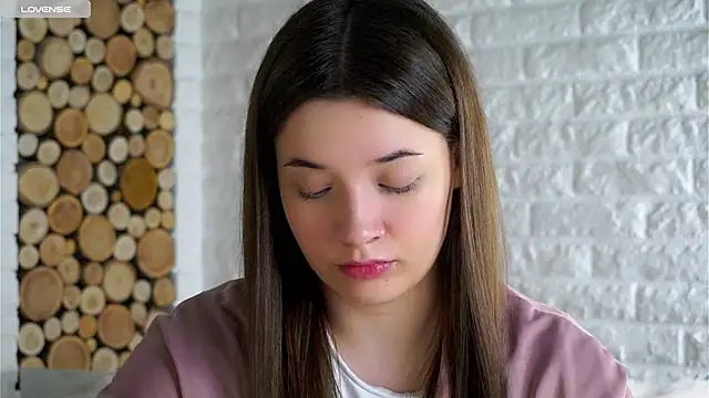 LowOncoming online show from December 19, 2025, 2:04 am