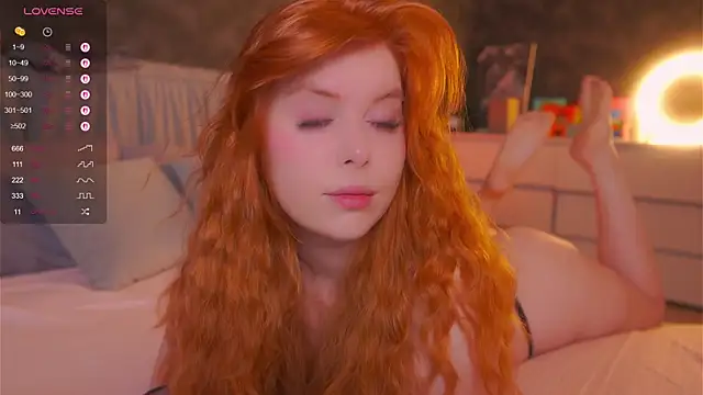 RedHotVixen0 online show from December 22, 2025, 3:39 am