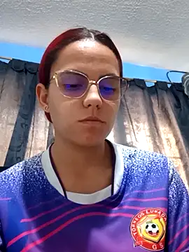 Snapshot of karolainvalentina chatting on February 14, 2025, 12:25 pm karolainvalentina online show from February 14, 2025, 12:25 pm